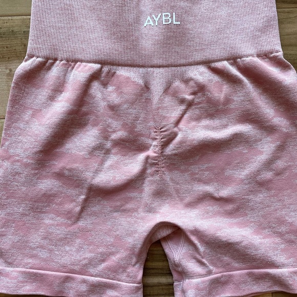 AYBL camo seamless shorts- S - Picture 3 of 6